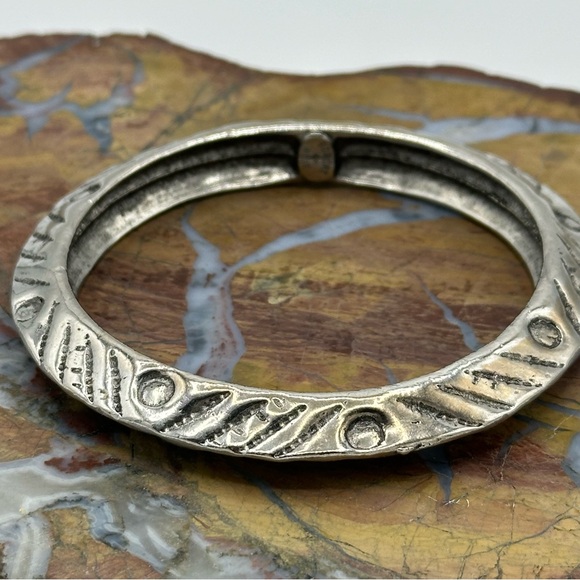 Robert Rose Bangle - Picture 15 of 15